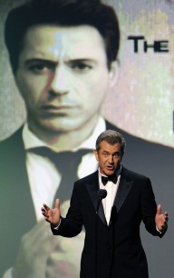 Fue Mel quien presentó al premio a su colega con el cual trabajó en "Air America"